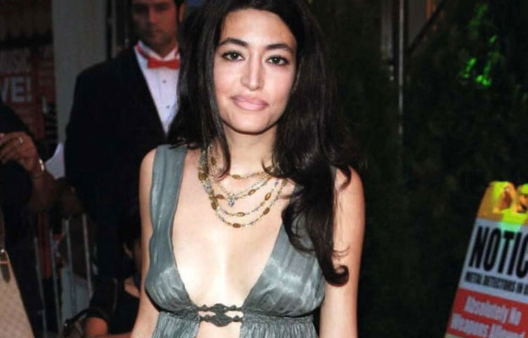 মডেল হওয়ার পাশাপাশি ওয়াফা আবার একজন পপ-গায়িকা। মার্কিন মুলুকে প্রচুর শো করেন তিনি।