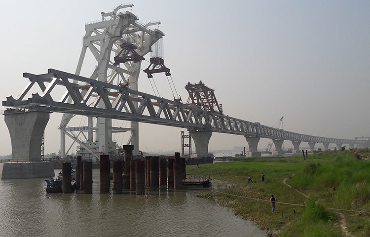 পদ্মা বহুমুখী সেতু প্রকল্পের মূল সেতুতে মোট ২৯৪টি পাইল আছে, যার মধ্যে নদীতে ২৬২টি পাইল। ছবি: মো. ছগির হোসেন