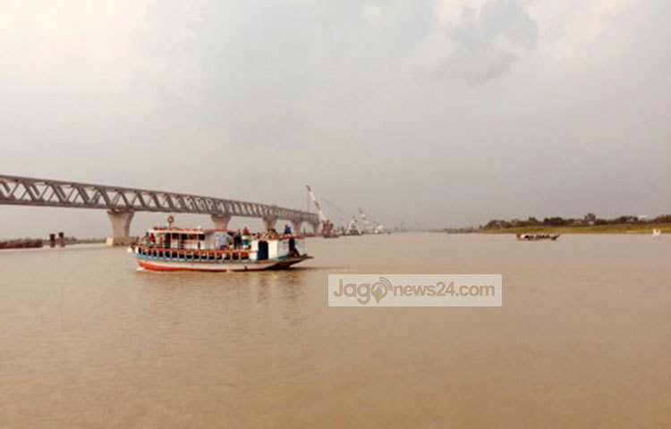 পুরো সেতুতে মোট পিলারের সংখ্যা ৪২টি। এতে স্প্যান বসবে ৪১টি। একটি থেকে আরেকটি পিলারের দূরত্ব ১৫০ মিটার। ছবি: রবিউল ইসলাম পলাশ