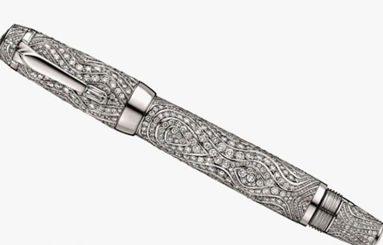 মঁ ব্লাঁ বোহেমে রয়্যাল পেন: পেনটির দাম এক কোটি টাকা। এটি ১,৪৩০টি ছোট ছোট হিরেতে মোড়া। ঢাকনাটি ১৮ ক্যারাট সোনা দিয়ে তৈরি।