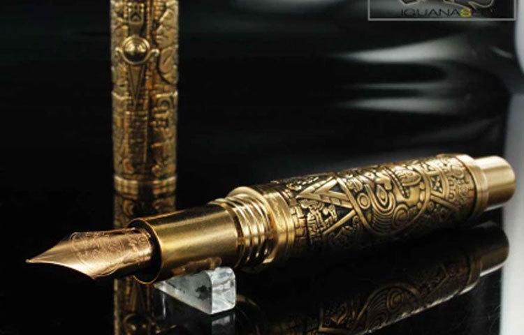 মন্তেগ্রাপ্পা-এনসিয়েন্ট মেক্সিকান সিভিলাইজেশন: ওলমেক, মায়া, টিওথিহুয়াকান, টোলটেক এবং অ্যাজটেক- মেক্সিকোর এই পাঁচ সভ্যতার নানা শিল্প ফুটিয়ে তোলা হয়েছে এই পেনে। ১৮ ক্যারাট সোনা, রুপা ও ব্রোঞ্জের মিশ্রণে তৈরি করা হয়েছে কলমটি। ১৮ ক্যারাট সোনা দিয়ে তৈরি কলমের নিবটি। পেনের দাম ৯৭ লাখ টাকা।