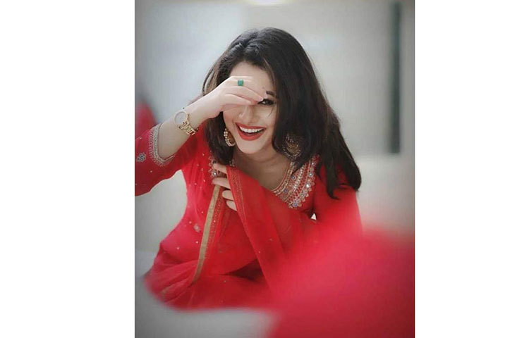 পূর্ণিমার মন খোলা হাসি।