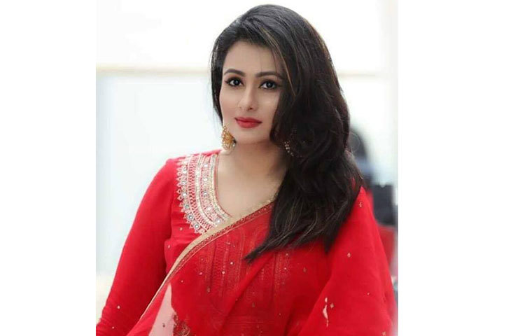 উদাস করা পূর্ণিমার চাহনি।