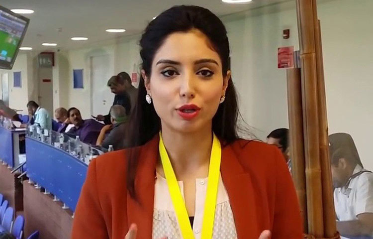 সোশ্যাল মিডিয়ায় জয়নাব জানিয়েছেন, তিনি বেশ ভুলো মনের। এর ফলে নাকি একবার বিমানও মিস করেছিলেন একবার।