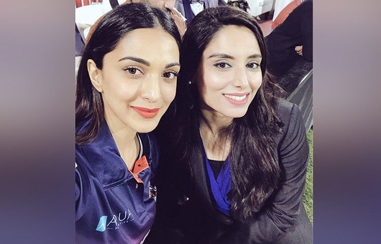 ভারত অধিনায়ক রোহিত শর্মা, বলিউড তারকা বিপাশা বসু, কিয়ারা আদবাণীর সঙ্গেও বন্ধুত্ব রয়েছে তার।