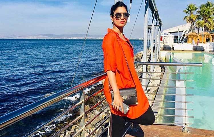 এই তরুণীকে নিয়ে তোলপাড় সোশ্যাল মিডিয়া। বলা হচ্ছে, বিশ্বকাপে সংবাদমাধ্যমের নজর থাকবে এই তরুণীর দিকে।