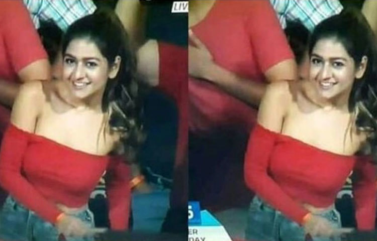 এবার বেঙ্গালুরু-হায়দরাবাদ ম্যাচে গ্যালারিতে ঝড় তুললেন এই সুন্দরী। নেটে নতুন ক্রাশ।
