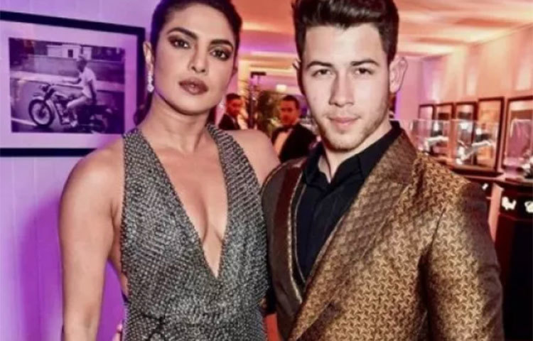 ৩৭ বছরে পড়লেন প্রিয়াঙ্কা চোপড়া। উত্তর প্রদেশের এক ছোট্ট শহরের মেয়ে নিজেকে তুলে ধরেছেন গোটা বিশ্বে।