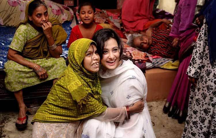 পূর্ণিমা আরও এছাড়া কিছু যুবতি রয়েছে, রয়েছে কিছু প্রতিবন্ধী যারা চোখে দেখতে পায় না। আমার কাছে এটা ভালো লেগেছে যে তারা একটি নির্ভরযোগ্য স্থানে আছে যেখানে তারা সঠিক যত্নটা পাচ্ছে।’