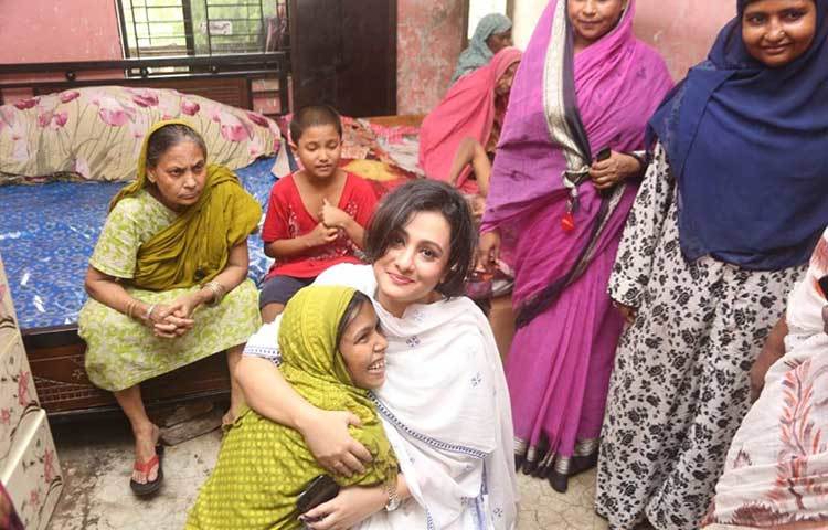 আপন নিবাস বৃদ্ধাশ্রমটির নির্বাহী প্রতিষ্ঠাতা পরিচালক সৈয়দা সেলিনা শেলী বলেন, ‘আমাদের এই বৃদ্ধাশ্রমে এসেছিলেন সবার প্রিয়মুখ পূর্ণিমা অসম্ভব ভালো মনে মানুষ তিনি। মায়েদের জন্য খাবার এনেছেন, গল্প করেছেন, গান করেছেন আর অফুরন্ত ভালোবাসা দিয়েছেন। দিনটির কথা আমাদের মা এবং ছোট প্রতিবন্ধী বোনেরা কখনোই ভুলবে না’।