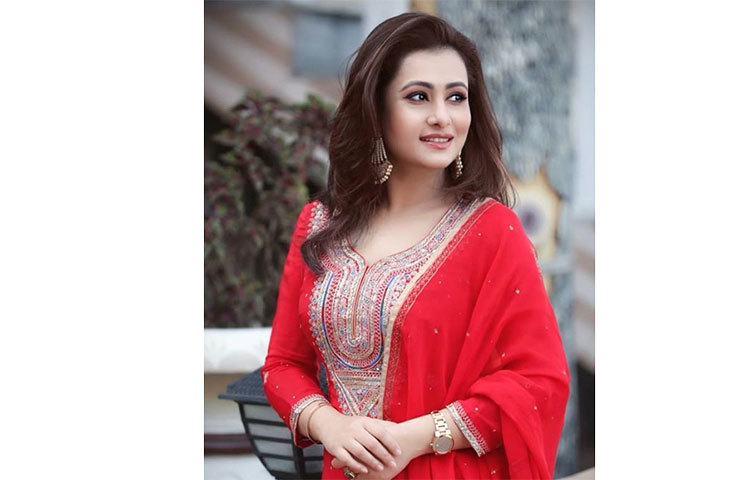 রিয়াজের সঙ্গে জুটি হয়ে তুমুল সফলতা পেলেও রুবেল, আমিন খান, ফেরদৌস, মান্নাসহ অনেক নায়কের সাথে অভিনয় করে দর্শকপ্রিয় ছবি তিনি উপহার দিয়েছেন পূর্ণিমা।