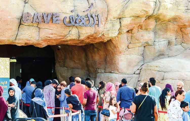 এছাড়া রয়েছে প্রাকৃতিক সৌন্দর্যের আকর্ষণ দৃষ্টিনন্দন ঝরনা। গ্লাস নির্মিত স্বচ্ছ ভবন। কুরআনের বর্ণনায় একটি গুহার আবহও তৈরি করা হয়েছে।