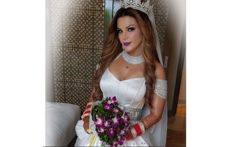 শোনা গিয়েছিল, রাখির বিয়ের অনুষ্ঠানে উপস্থিত থাকতে চলেছেন শুধুমাত্র দুই পরিবারের ঘনিষ্ঠ কিছু সদস্য।