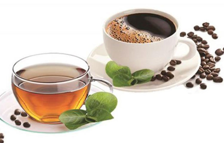 ইফতার বা সেহরিতে কমবেশি সবাই চা-কফি পান করেন। তবে অতিরিক্ত ক্যাফেইন জাতীয় খাবার খেলে ঘন ঘন পানি পিপাসা পায়। এছাড়া ইফতার বা সেহরিতে ধূমপান করলেও ঘন ঘন মুখ শুকিয়ে যায়।