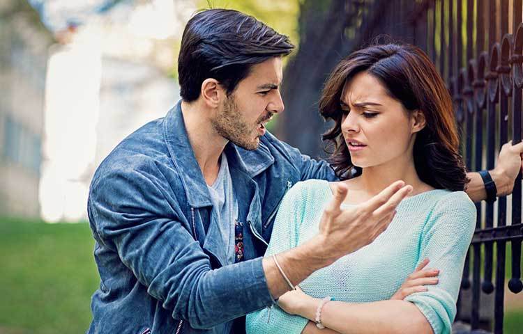 বিশেষ করে ঝগড়া বা অশান্তির সময় মাথা গরম করে এমন কিছু আমরা বলে ফেলি, যা গড়ায় বহু দূর। হয়তো আজীবন তৈরি হয়ে যায় কিছু ক্ষত। সেসব যে খুব মুছে ফেলা যায় এমনও নয়। তাই খেয়াল রাখুন কিছু বিশেষ কথার সময়।