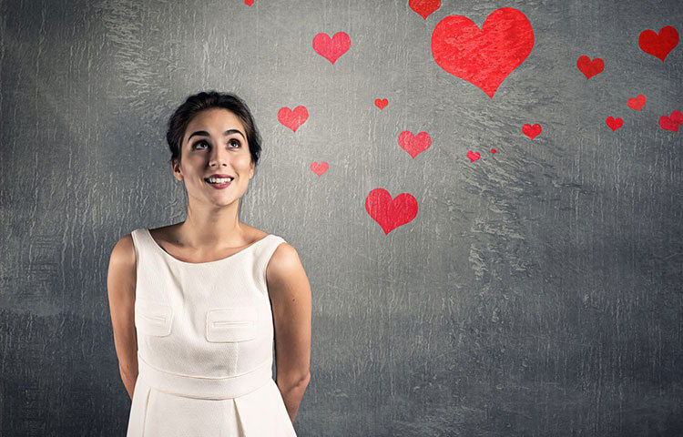 সিরিয়াস কোনো সম্পর্কে হয়তো জড়াননি। কিন্তু কারও প্রতি হালকা ব্যথা রয়েছে মাত্র। এমন ঘটনাও নতুন নয়। তবে সেই সব ক্রাশ যদি সঙ্গী হালকা চালে নিতে না পারেন, ভুল বোঝাবুঝি বা সন্দেহ বাড়তে থাকার শঙ্কা থাকে, তা হলে সেই ফ্যান্টাসি বা ক্রাশের কথা না জানানোই ভালো।