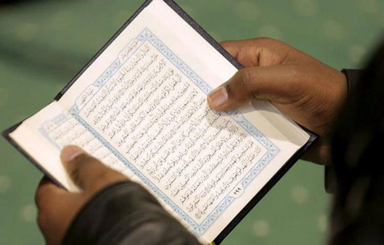 মুসলিম রাষ্ট্রপ্রধান: ‘পিউ রিসার্চ সেন্টার’-এর বিশ্লেষণ বলছে, ১৭টি দেশের রাষ্ট্রপ্রধানকে মুসলমান হতে হবে। এগুলো হচ্ছে আফগানিস্তান, আলজেরিয়া, ব্রæনাই, ইরান, জর্ডান, মালয়েশিয়া, মালদ্বীপ, মৌরিতানিয়া, মরক্কো, ওমান, পাকিস্তান, কাতার, সৌদি আরব, সোমালিয়া, সিরিয়া, টিউনিশিয়া ও ইয়েমেন।