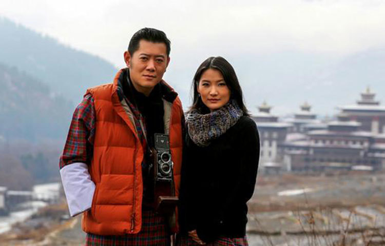 বৌদ্ধ রাষ্ট্রপ্রধান: এমন বিধান আছে দু’টি দেশে। ভুটান আর থাইল্যান্ডে। ছবিতে ভুটানের বর্তমান রাজা জিগমে খেসার নামগিয়েল ওয়াংচুক ও রানি গিয়ালতসুয়েন জেতসুন পেমা ওয়াংচুককে দেখা যাচ্ছে।