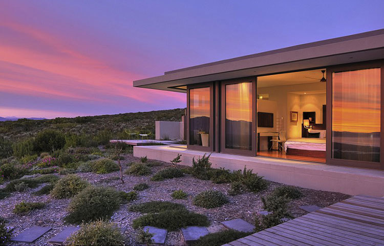 চোখজুড়ানো এই রিসোর্টটির নাম গ্রুটবস প্রাইভেট ন্যাচার রিজার্ভ। এটি দক্ষিণ আফ্রিকায় অবস্থিত।