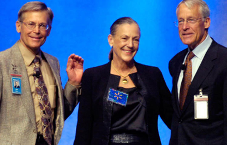 ওয়াল্টন: বিশ্বের ধনীতম পরিবারগুলোর মধ্যে প্রথম স্থানে রয়েছে ওয়াল্টন পরিবার। বিশ্বের বৃহত্তম রিটেলার ওয়ালমার্ট সংস্থা এই পরিবারেরই। এদের মোট সম্পত্তির পরিমাণ ১৩ লাথ ৫৫ হাজার ২৫৫ কোটি টাকা।