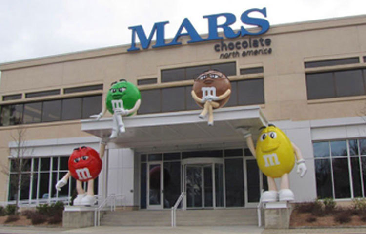 মার্স: এটি একটি মার্কিন কনফেকশনারি সংস্থা। সদর দফতর ভার্জিনিয়ায়। প্রতিষ্ঠাতা ফ্রাঙ্কলিন ক্ল্যারেন্স মার্স। কনফেকশনারি ছাড়াও পশুখাদ্যও তৈরি করে সংস্থাটি। মার্স পরিবারের মোট সম্পত্তির পরিমাণ ৮ লাখ ৯৯ হাজার ৯৪৬ কোটি টাকা। সম্পত্তির নিরিখে দ্বিতীয় স্থানে রয়েছে মার্স পরিবার।