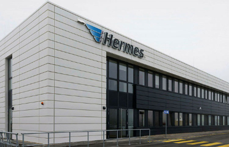হার্মেস: পোশাক, জুয়েলারি, ঘড়ি, সুগন্ধী, লেদারের সামগ্রী তৈরি করে প্যারিসের এই সংস্থাটি। ১৮৩৭ সালে প্রতিষ্ঠিত হয়। প্রতিষ্ঠাতা থিয়েরি হার্মেস। হার্মেস পরিবারের মোট সম্পত্তির পরিমাণ ৩ লাখ ৭৭ হাজার ৭৬৪ কোটি টাকা।
