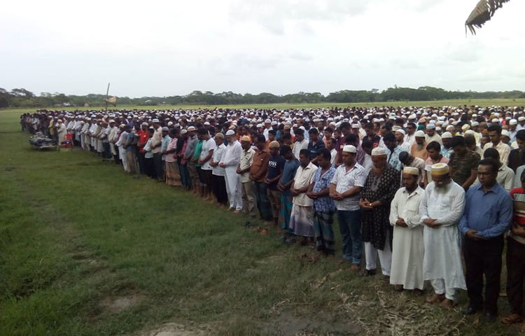 এর আগে দুপুর সাড়ে ১২টার দিকে বরিশাল শের-ই-বাংলা মেডিকেল কলেজ হাসপাতাল মর্গে রিফাতের মরদেহের ময়নাতদন্ত সম্পন্ন হয়।