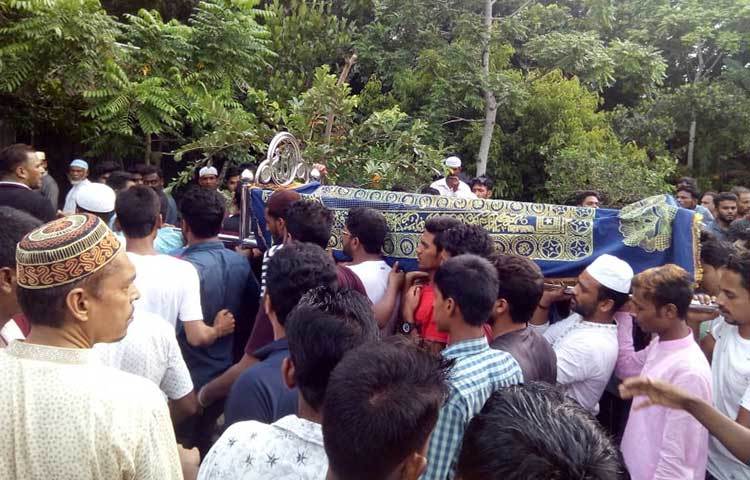 এ সময় তারা নিহত রিফাতের হত্যাকারীদের দ্রুত আইনের আওতায় আনার জন্য প্রশাসনের প্রতি অনুরোধ জানান এবং তাদের যে কোনো সহযোগিতার আশ্বাস দেন।