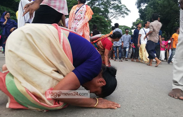 আজকের রথযাত্রায় সনাতন ধর্মাবালম্বীর বিভিন্ন বয়সী মানুষ অংশ নেয়। ছবি: মাহবুব আলম