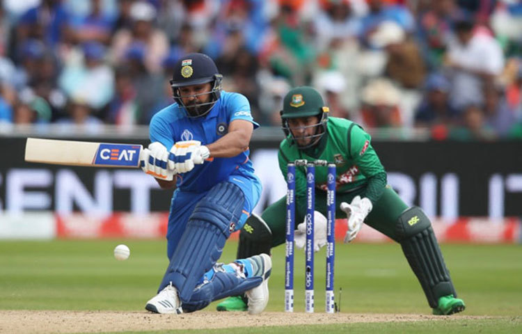 ২০১৯ সালে বিশ্বকাপে সাতটি ইনিংসে ৫৪৪ রান করেছেন রোহিত শর্মা। করেছেন চারটি সেঞ্চুরি। শনিবার শ্রীলঙ্কার বিরুদ্ধে একটা বড় ইনিংস গড়তে পারলেই বিশ্বকাপের মঞ্চে একাধিক রেকর্ড গড়ে ফেরবেন রোহিত শর্মা।