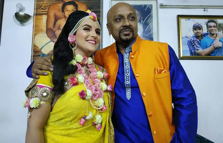 পুত্রবধূর সঙ্গে নায়ক রুবেল।