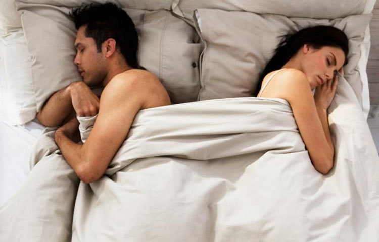 এইভাবে শোয়ার ভঙ্গিকে বিশেষজ্ঞ বা মনোবিজ্ঞানীরা সম্পর্কের ক্ষেত্রে ‘নিরাপদ’ বা নিশ্চিন্ত বলেই ব্যাখ্যা করেছেন। তাদের মতে, এই ভঙ্গিতে শোয়া দুটি মানুষ নিজেদের সম্পর্কের প্রতি আস্থাবান এবং এরা নিজেদের সম্পর্ককে নিরাপদ বলেই মনে করেন।