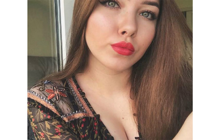 ভিয়েতনামের এই ডিজে খুবই জনপ্রিয় সোশ্যাল মিডিয়ায়। নাম কিউ পলি।