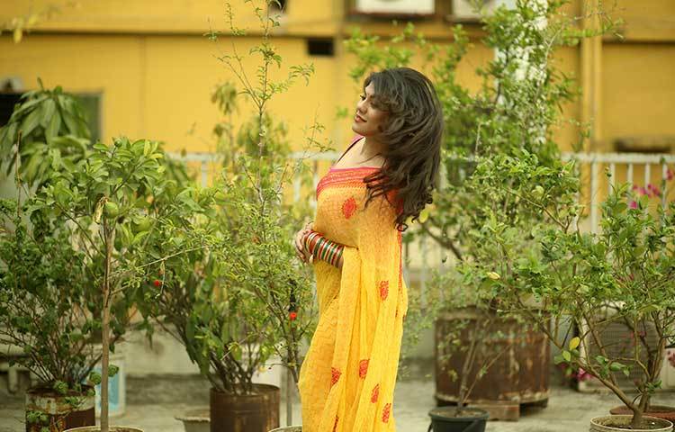 ছাদ বাগানে শান্তা।