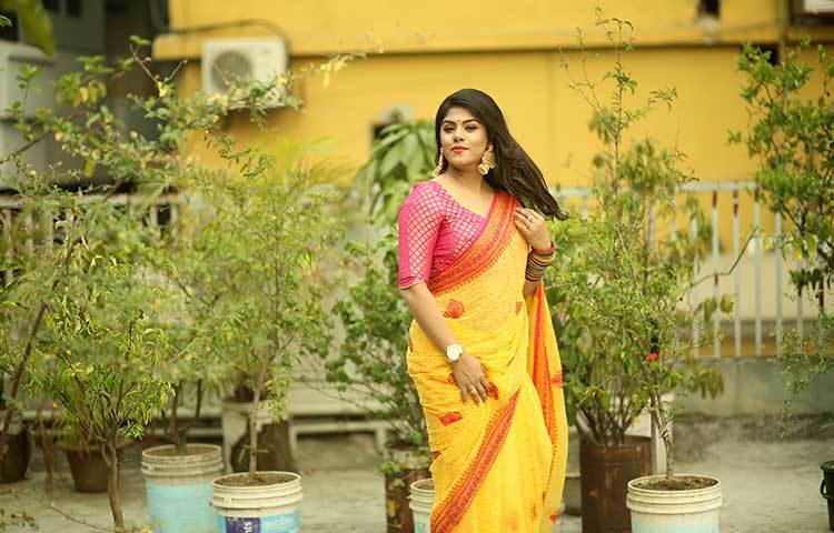 একটু অফট্র্যাকধর্মী গল্পে এবং গল্পের কেন্দ্রে নারী থাকলে তাতেই কেবল অভিনয়ে আগ্রহ রয়েছে শান্তার।