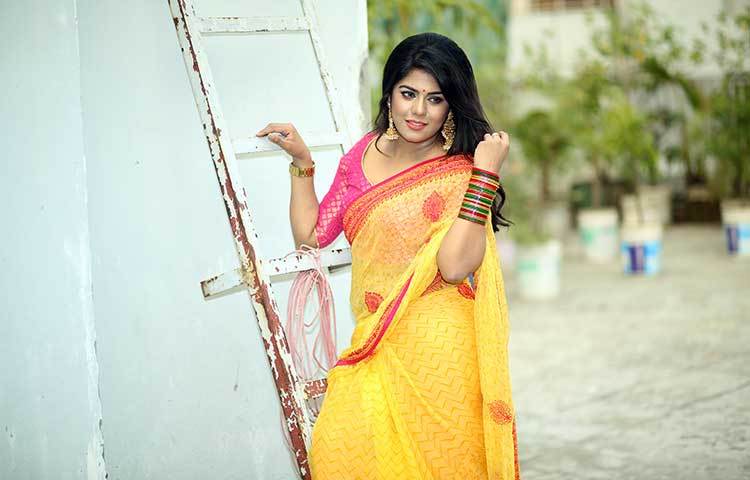 শান্তা জাহানকে প্রথম অভিনয়ে দেখা গিয়েছিল মাবরুর রশীদ বান্নাহর নাইন অ্যান্ড হাফ নাটকে।