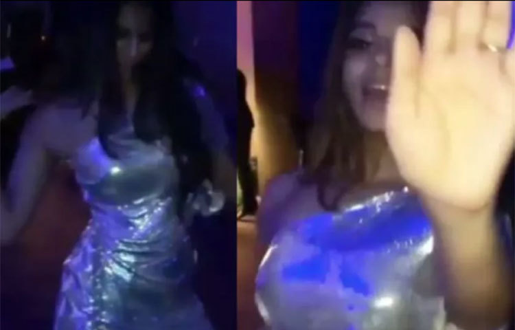 অল্পদিন আগে এক পার্টিতে পোশাকের জন্য ট্রোলড হয়েছেন তিনি।