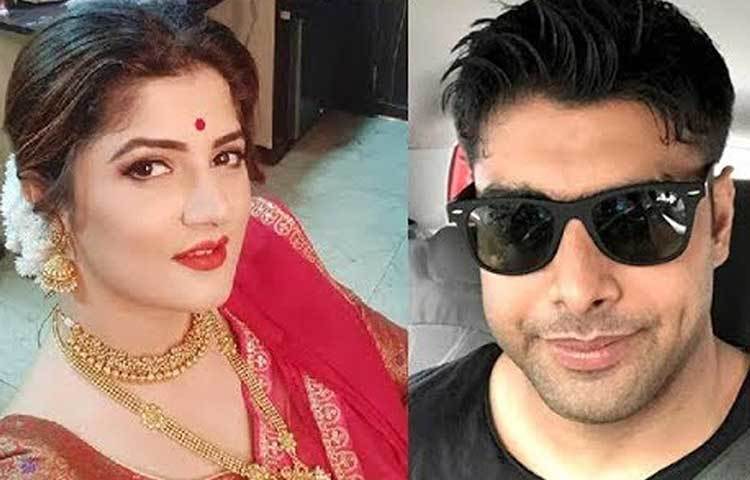 রোশন সামাজিক কাজকর্মের সঙ্গে যুক্ত, আর নায়িকা নিজেও স্বেচ্ছাসেবী সংগঠনে যুক্ত। তাই এ ক্ষেত্রেও দু’জনের মিল রয়েছে। সেখান থেকেই ঘনিষ্ঠতা আরও বেড়েছে।