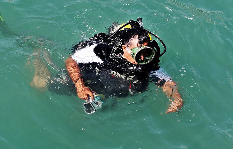 বঙ্গোপসাগর ছাড়াও দেশের বিভিন্ন নদী, হাওর ও জলাশয়ে ছবি তুলেছেন। কাপ্তাই হ্রদ, লালাখাল, হাকালুকি ও টাঙ্গুয়ার হাওর, রামসাগর, দেবতার পুকুর, বগা লেক, কর্ণফুলী নদী, মাতামুহুরী নদী, ব্রহ্মপুত্র নদ, হালদা নদীর তলদেশ ঘুরে বেড়িয়েছেন দেশের স্বার্থে।