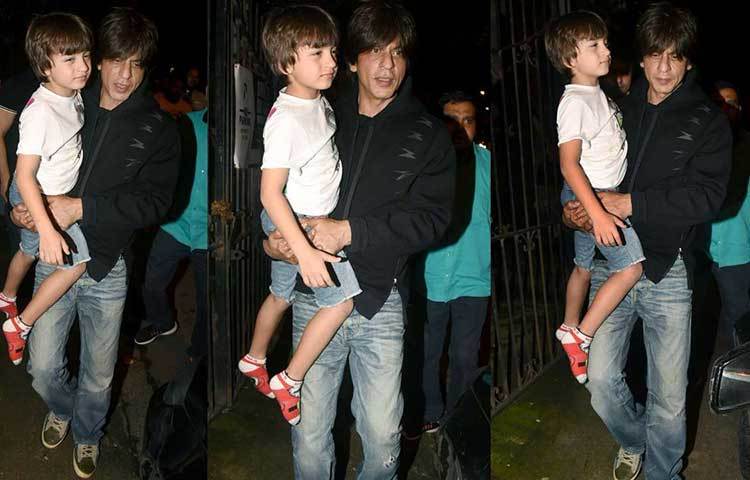 সপরিবারে নৈশভোজের জন্য বের হলেন শাহরুখ, গৌরী, সুহানা ও আরিয়ান। ব্যস্ত থাকা সত্তে¡ও প্রায়ই একসঙ্গে সময় কাটাতে দেখা যায় তাদের।