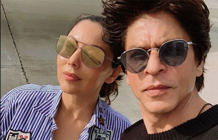 সম্প্রতি মালদ্বীপ থেকে ছুটি কাটিয়ে ফিরেছে খান পরিবার। অনুরাগীদের জন্য সোশ্যাল মিডিয়ায় বেশ কিছু ছবি ও ভিডিও শেয়ার করেছেন শাহরুখ ও গৌরী।