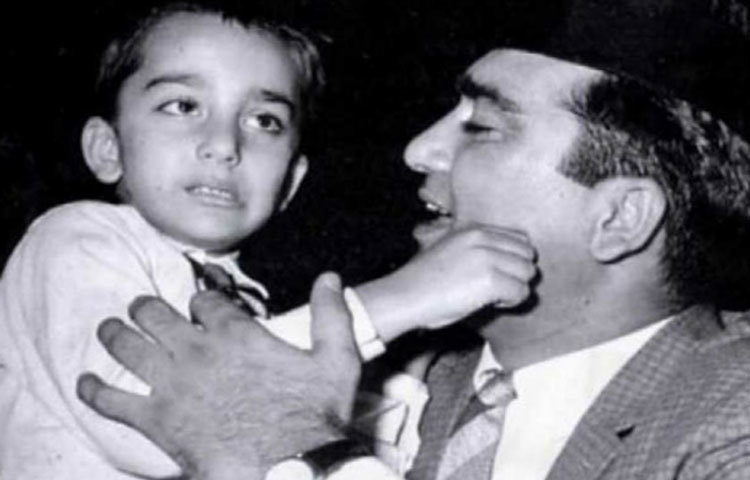 বাবা সুনীল দত্তের সঙ্গে সঞ্জয় দত্ত।