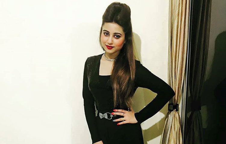 ক্যাব চালকের হেনস্থার শিকার টালিউড অভিনেত্রী স্বস্তিকা দত্ত। ঘটনাটি ঘটেছে আজ সকালে বাড়ি থেকে স্টুডিওতে যাওয়ার পথে বাইপাসের উপর।