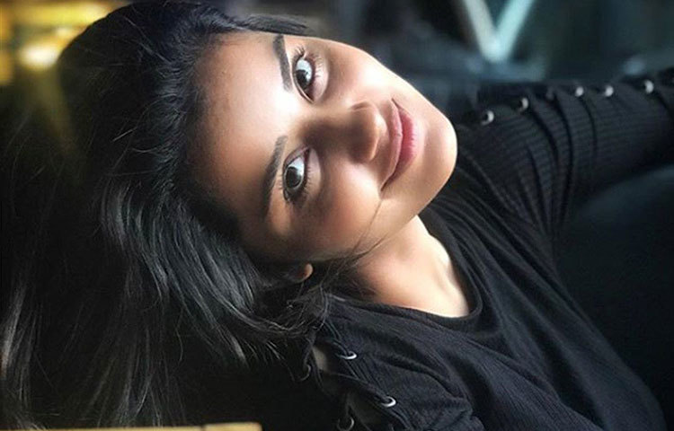 মাত্র ৪ বছরের ক্যারিয়ারেই ৭টি পুরস্কার পেয়েছেন অনুপমা। ভারতীয় এই ক্রিকেটারের সঙ্গে তার আলাপ কীভাবে?