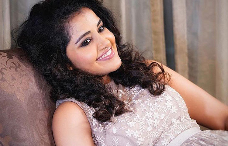 এই ভারতীয় ক্রিকেটার তিন ফরম্যাটের ক্রিকেটেই অন্যতম সেরা পেসার। তার সঙ্গেই নাকি ‘বন্ধুত্ব’ এই নায়িকার।