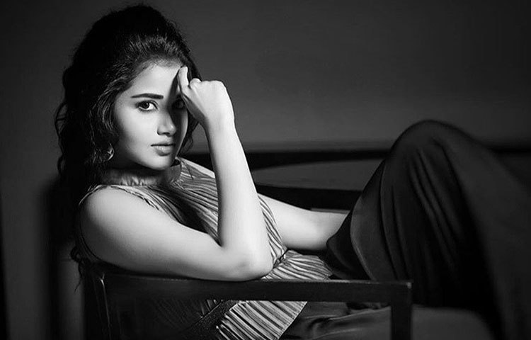 ‘সতামনম ভবতি’ নামের একটি ছবিতে সমালোচকদের প্রশংসা পেয়েছিলেন তিনি।