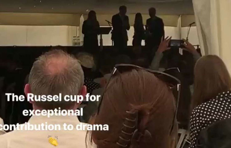 কলেজে পড়ার সময় প্রায়ই বিভিন্ন নাটকে অংশগ্রহণ করতেন সুহানা। আগে শাহরুখ বলেছেন তার থিয়েটার, নাটকে অভিনয় করার কথা। কলেজ থেকে সেরা অভিনেত্রী হিসাবে ‘রাসেল কাপ’ পুরস্কার পেয়েছেন শাহরুখ কন্যা।