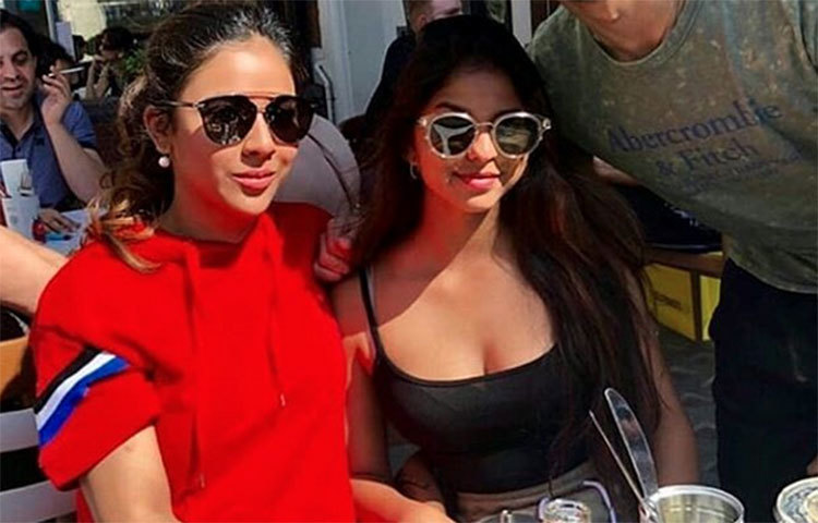 পছন্দের খাবার খেতে এসেছেন তিনি।