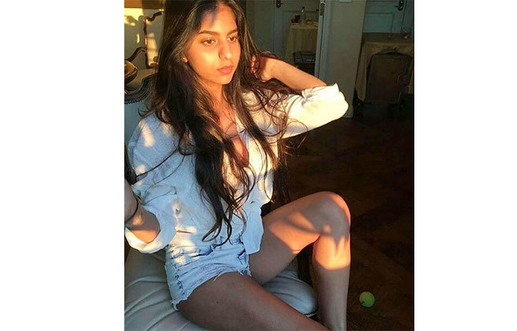 আবেদনময়ী রূপে সুহানা।