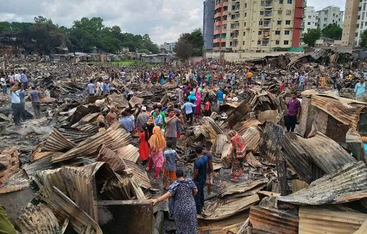 আবারও ঘুরে দাঁড়ানোর আশা করছেন বস্তিবাসী। ছবি: বিপ্লব দিক্ষিৎ
